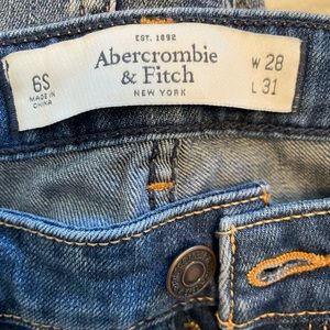 Straight leg/mom jeans